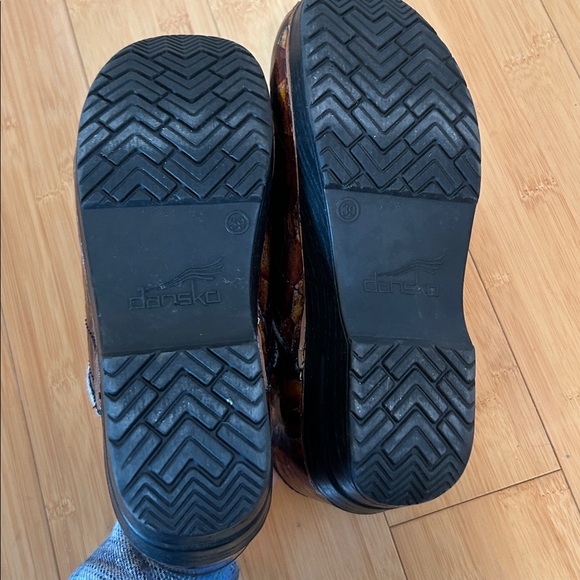 Dansko Patent Leather Slip On Clogs size Women’s
39, nurse clogs - Picture 7 of 8